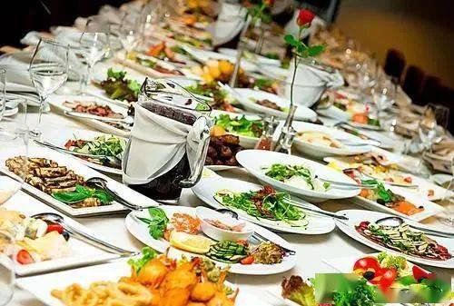 餐飲服務的56個細節，讓顧客主動帶上朋友再來